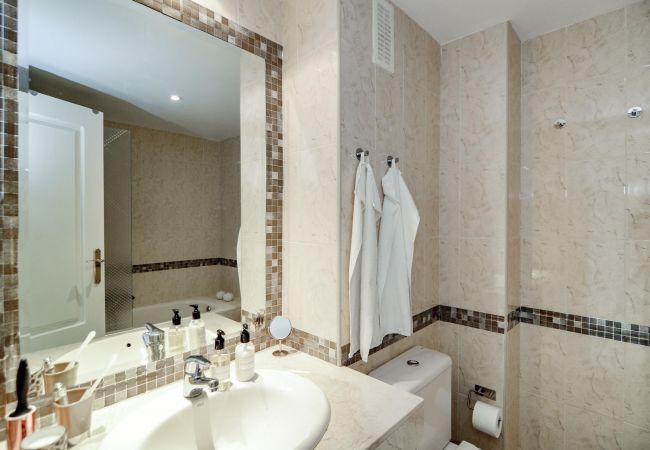 Apartment in Nueva andalucia - SAD - Spacious 2 bedroom duplex Puerto Banus
