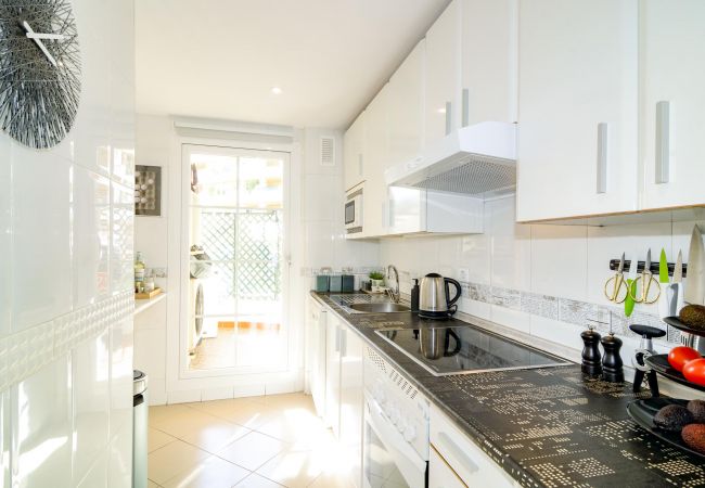 Apartment in Nueva andalucia - SAD - Spacious 2 bedroom duplex Puerto Banus
