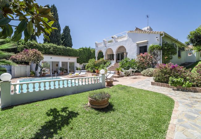 Villa/Dettached house in Nueva andalucia - FJ- Finca with private pool Families only