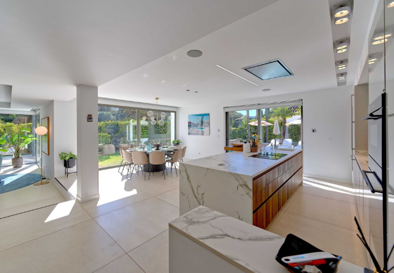 Villa in Marbella - Contemporary & Very Spacious Villa Puerto Banus