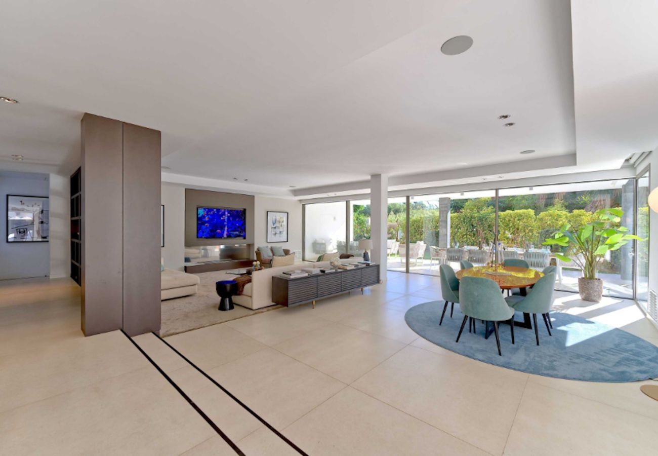Villa in Marbella - Contemporary & Very Spacious Villa Puerto Banus