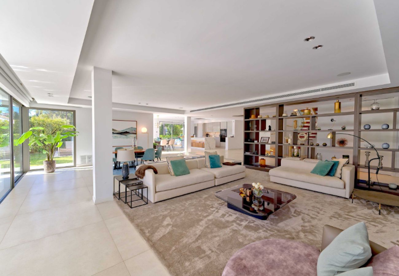 Villa in Marbella - Contemporary & Very Spacious Villa Puerto Banus
