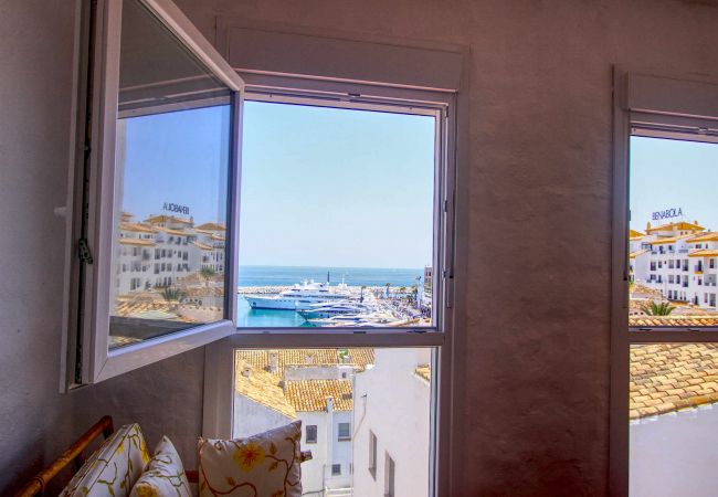 Apartment in Marbella - 1079 - FRONTLINE PUERTO BANUS APARTMENT