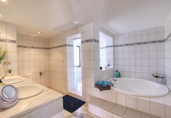 Apartment in Marbella - 1080 - GOLDEN BEACH JACUZZI