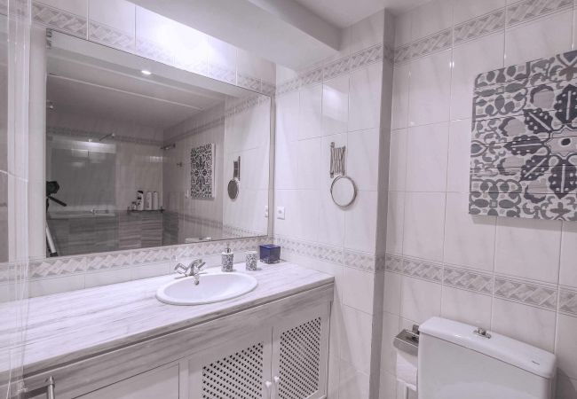 Apartment in Marbella - 1081 - Golden Beach jacuzzi