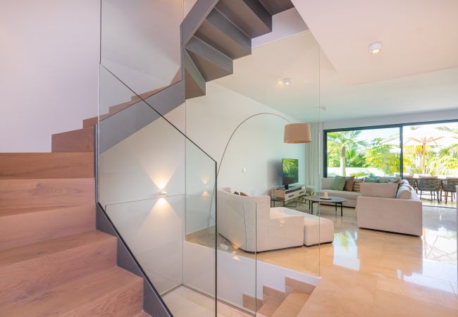 Townhouse in La Cala de Mijas - Luxurious Townhouse & Rooftop Plunge Pool