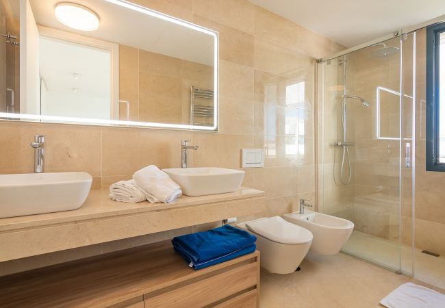 Townhouse in La Cala de Mijas - Luxurious Townhouse & Rooftop Plunge Pool