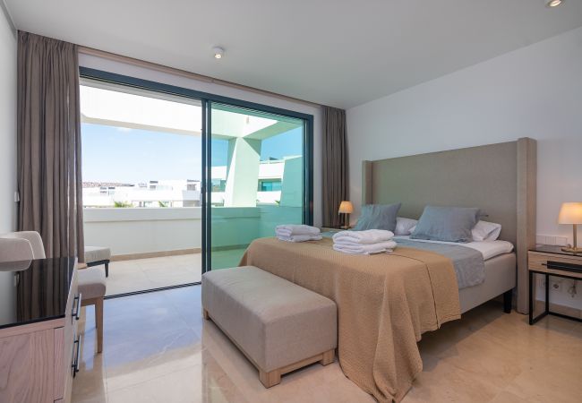 Townhouse in La Cala de Mijas - Luxurious Townhouse & Rooftop Plunge Pool