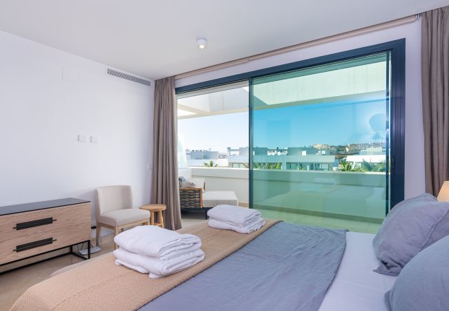 Townhouse in La Cala de Mijas - Luxurious Townhouse & Rooftop Plunge Pool