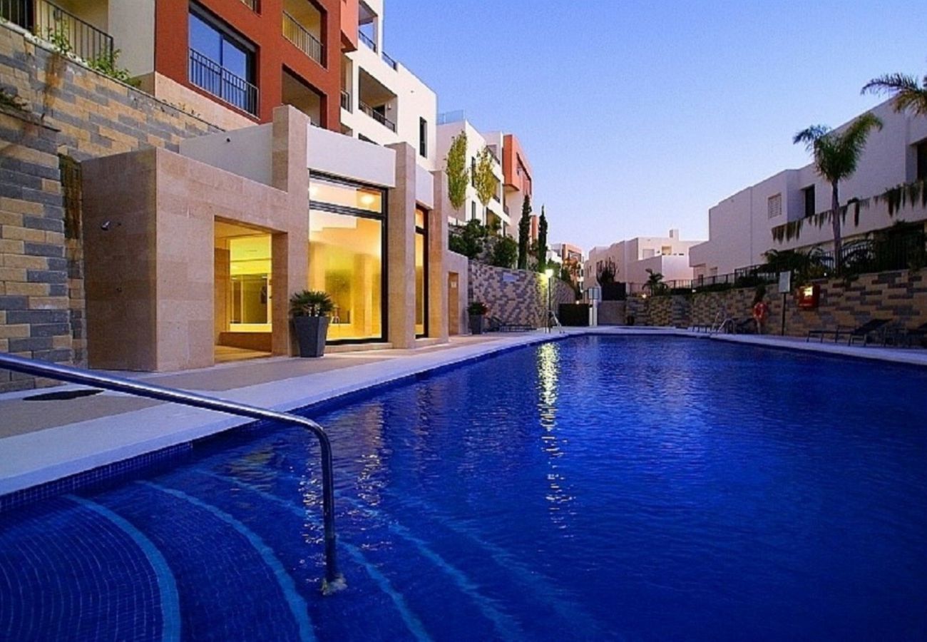 Apartment in Marbella - Luxurious Penthouse with Spa Amenities