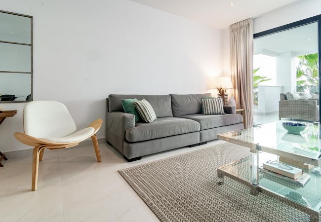 Apartment in Estepona - LAE9.1I- Apotel Estepona Hills by roomservices