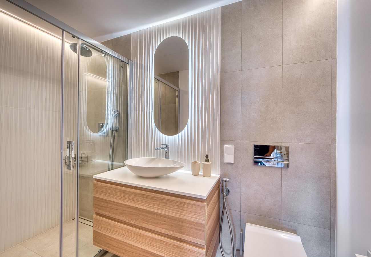 Apartment in Marbella - 1081 Luxurious Beachfront Penthouse with Jacuzzi