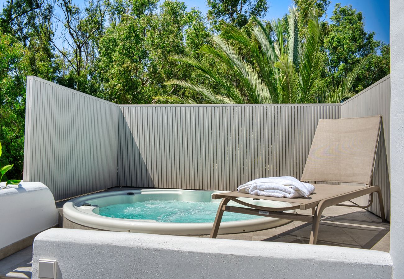 Apartment in Marbella - 1081 Luxurious Beachfront Penthouse with Jacuzzi