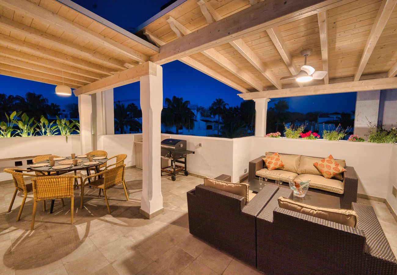 Apartment in Marbella - 1081 Luxurious Beachfront Penthouse with Jacuzzi