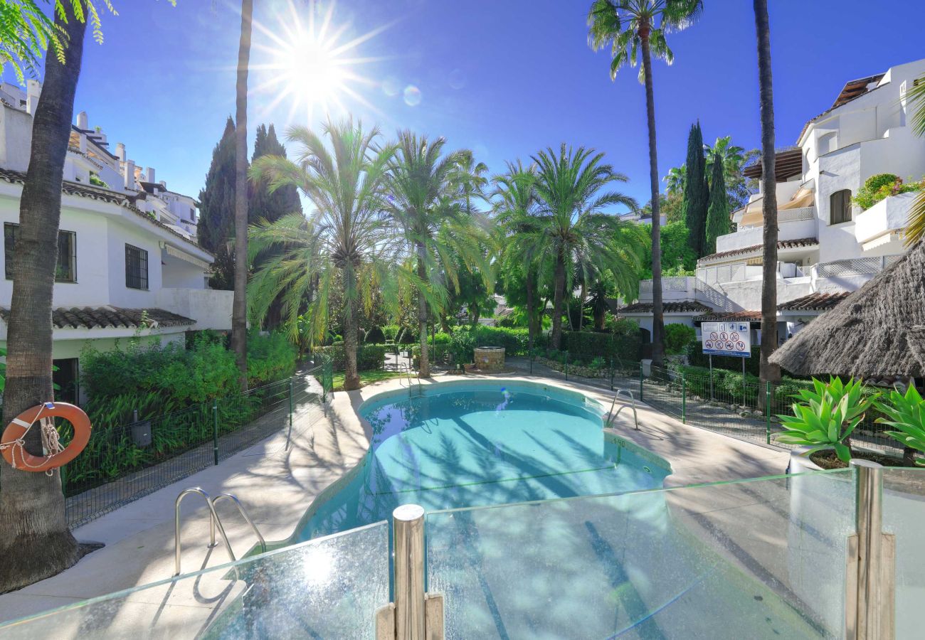 Apartment in Marbella - 1081 Luxurious Beachfront Penthouse with Jacuzzi