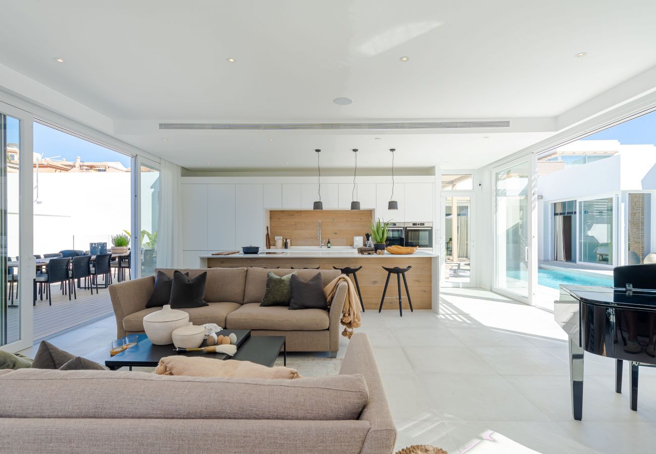 Villa in Mijas Costa - Unique & Luxurious Villa with Heated Pool!