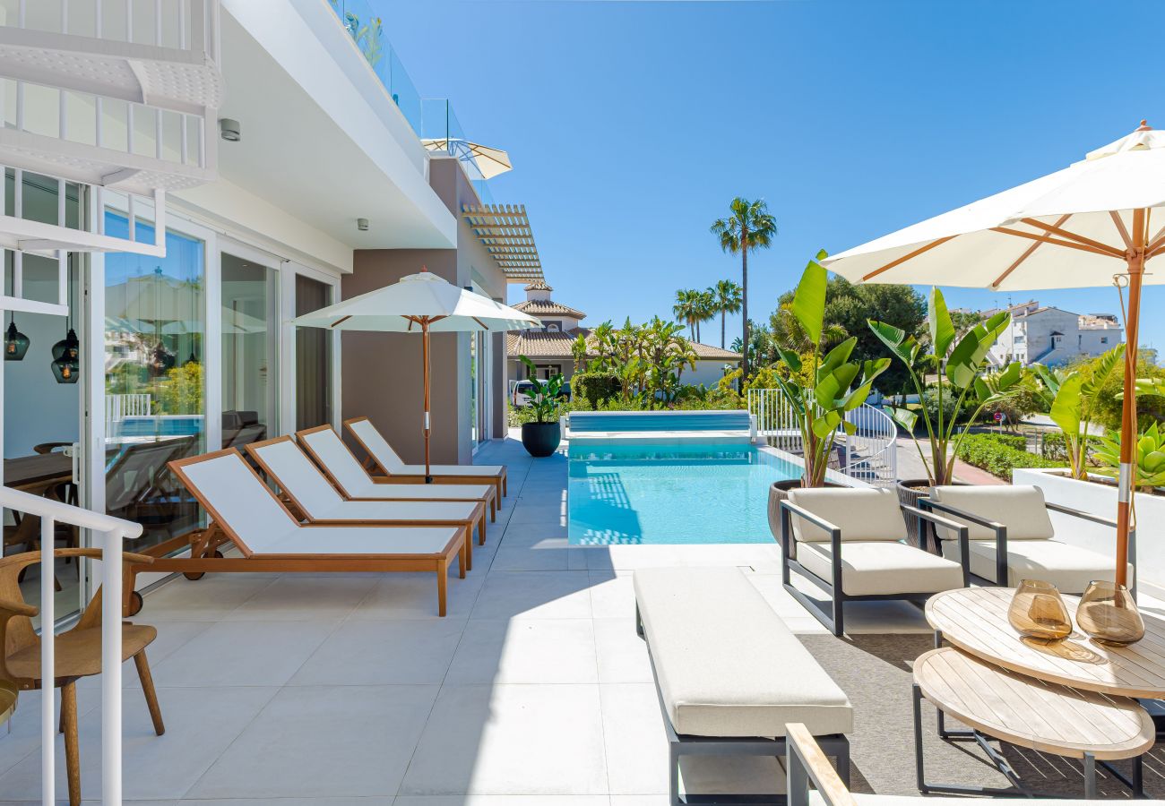 Villa in Mijas Costa - Unique & Luxurious Villa with Heated Pool!