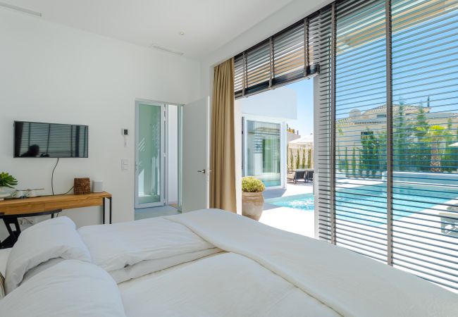 Villa in Mijas Costa - Luxury Villa Panoramic Views & Expansive Terraces
