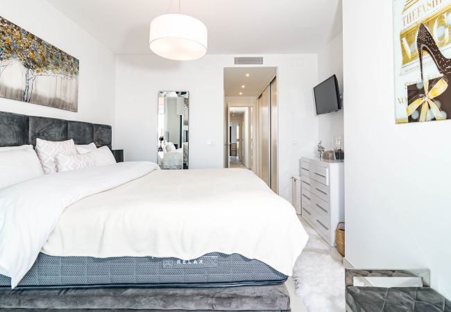 Apartment in Estepona - LMS48- Roof terrace, jacuzzi & sauna