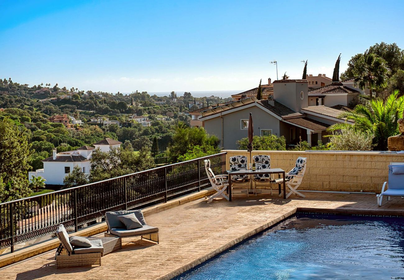 Villa in Marbella - 3077 Luxury Villa with Pool and Views in Elviria,