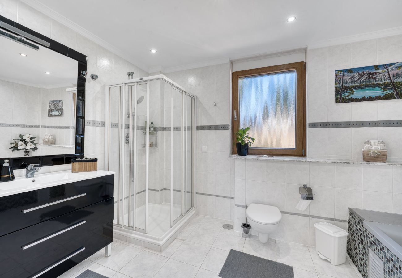Villa in Marbella - 3077 Luxury Villa with Pool and Views in Elviria,