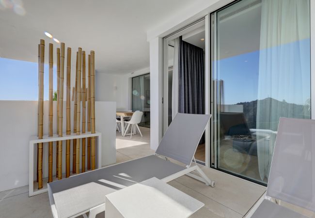 Apartment in Ojen - 3059 Luxury Escape with Sea Views in Palo Alto