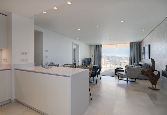 Apartment in Ojen - 3059 Luxury Escape with Sea Views in Palo Alto