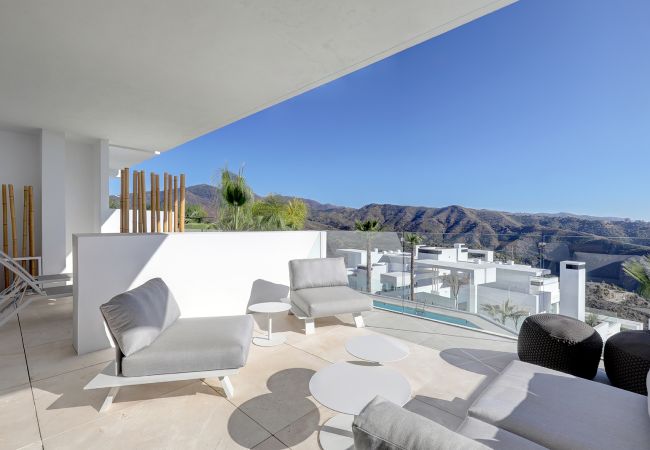 Apartment in Ojen - 3059 Luxury Escape with Sea Views in Palo Alto