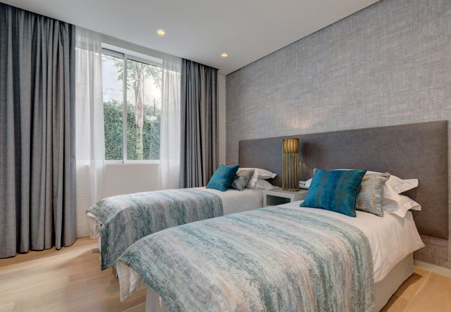 Apartment in Ojen - 3059 Luxury Escape with Sea Views in Palo Alto