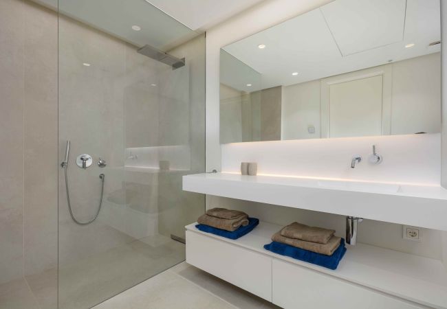 Apartment in Ojen - 3060 Apartment with extraordinary sea views in Pal
